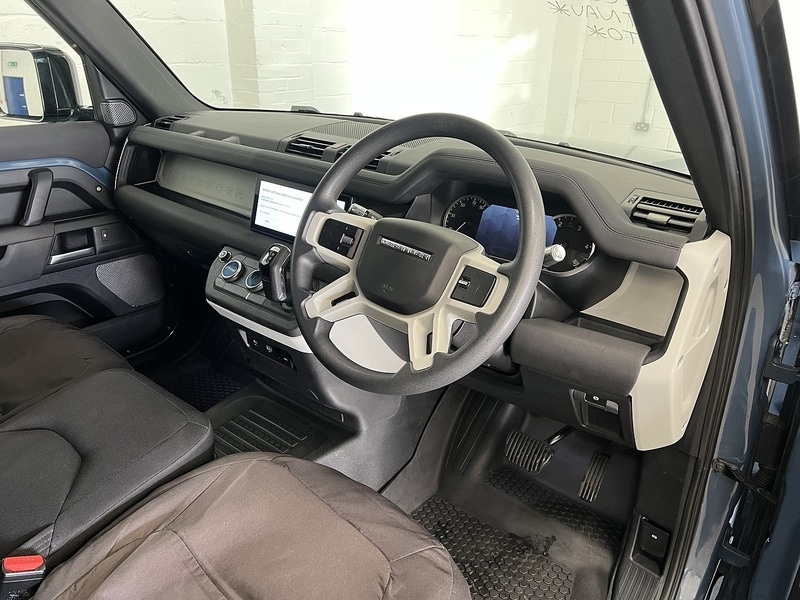 Used Land Rover Defender 90 2021 for sale - 76932171: Photo 11