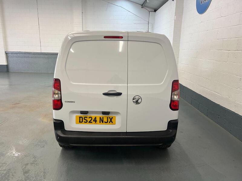 Used Vauxhall Combo 2024 for sale - 76904310: Photo 4