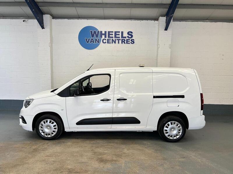 Used Vauxhall Combo 2022 for sale - 76904281: Photo 2