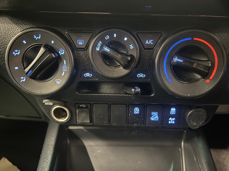 Used Toyota Hilux 2023 for sale - 78122368: Photo 10