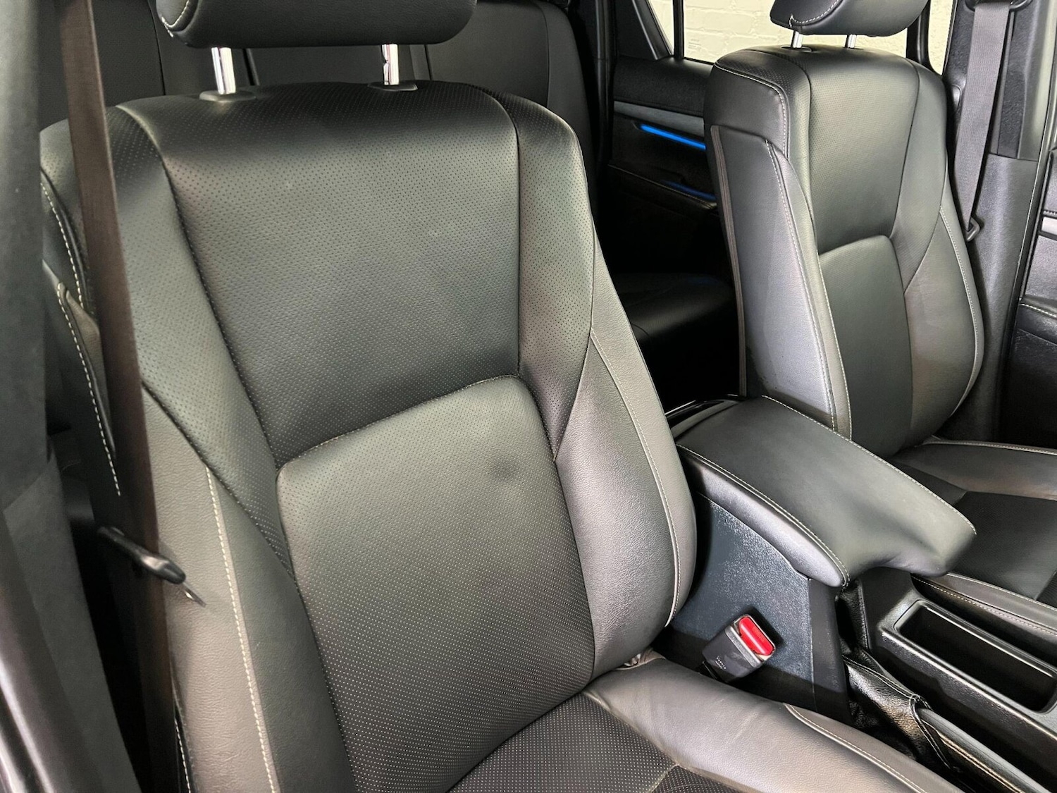 Used Toyota Hilux 2023 for sale - 76355135: Photo 9