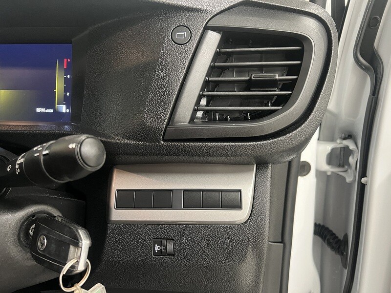 Used Vauxhall Vivaro 2024 for sale - 77351199: Photo 18