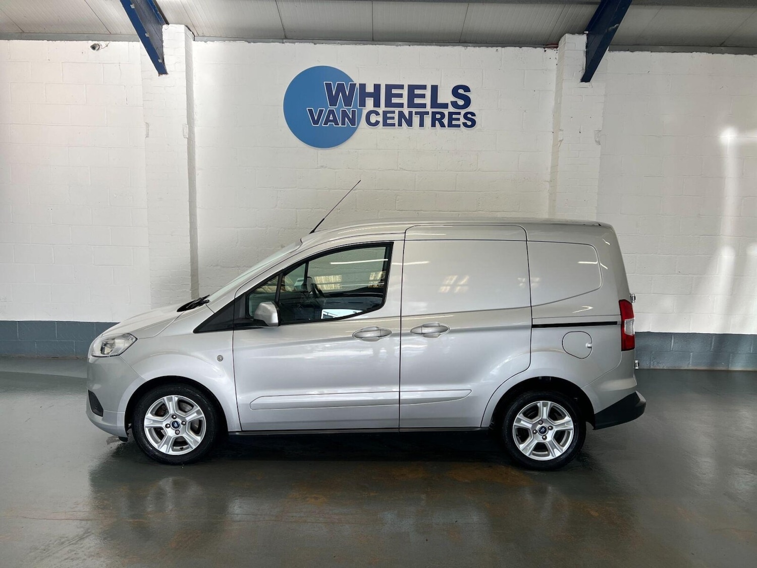 Used Ford Transit Courier 2023 for sale - 76722355: Photo 2