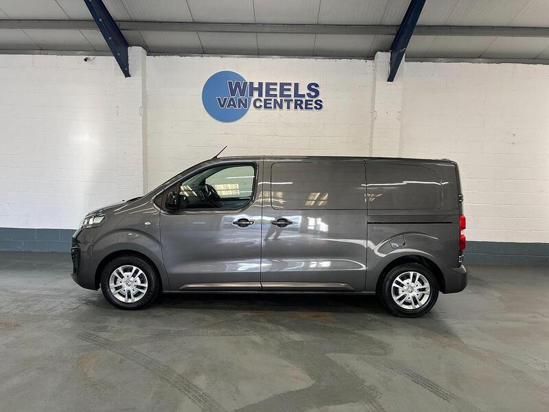 Used Vauxhall Vivaro 2023 for sale - 76904320: Photo 2