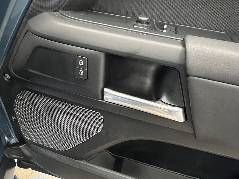 Used Land Rover Defender 2021 for sale - 77196481: Photo 13