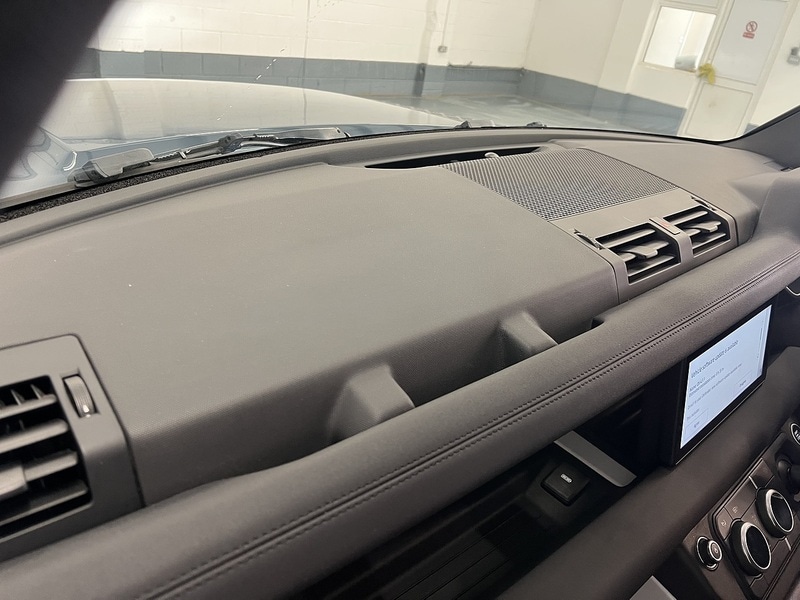 Used Land Rover Defender 2021 for sale - 77196481: Photo 31