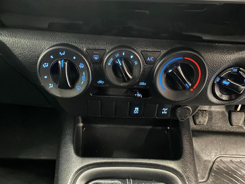 Used Toyota Hilux 2020 for sale - 76904107: Photo 33