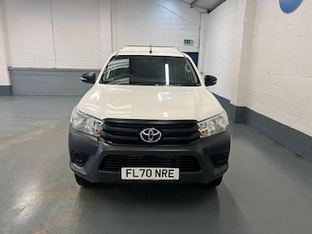 Used Toyota Hilux 2020 for sale - 76904107: Photo