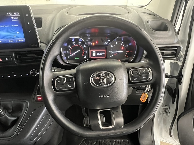 Used Toyota ProAce 2022 for sale - 76904362: Photo 16