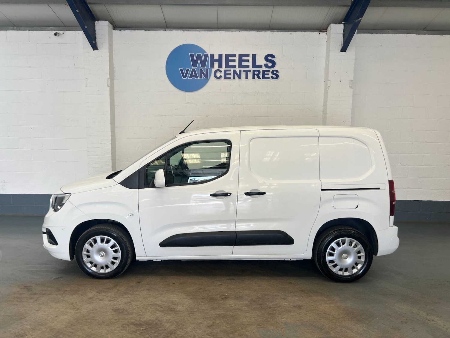 Used Vauxhall Combo 2021 for sale - 76154701: Photo 2
