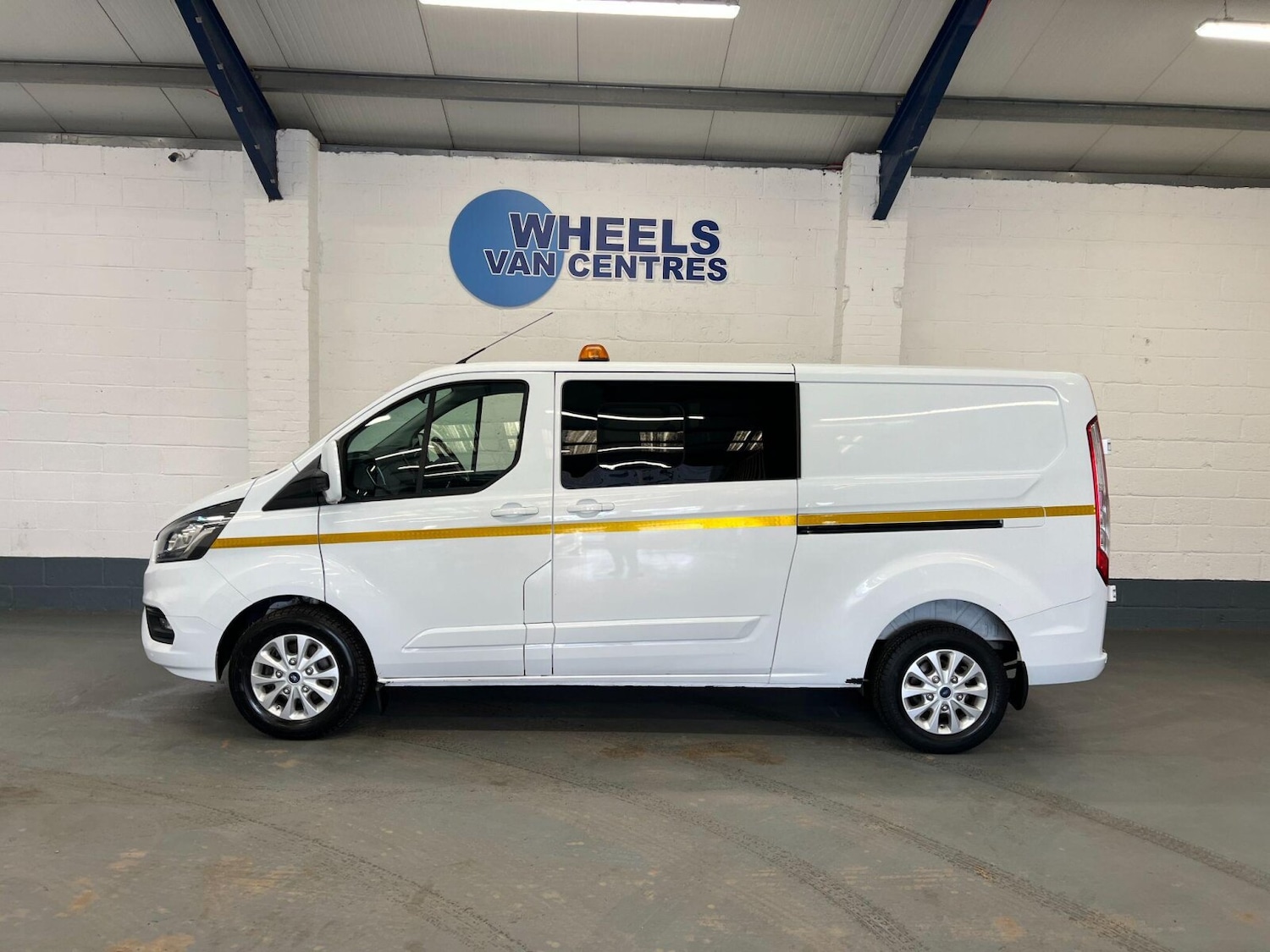 Used Ford Transit Custom 2023 for sale - 76507716: Photo 2