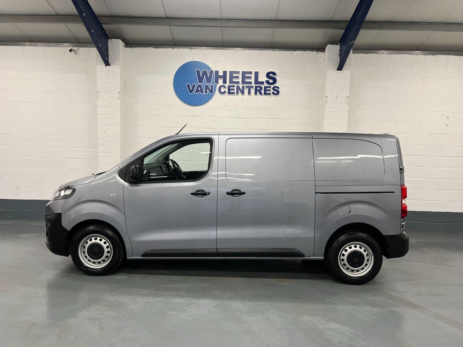 Used Citroen Dispatch 2023 for sale - 76316903: Photo 2