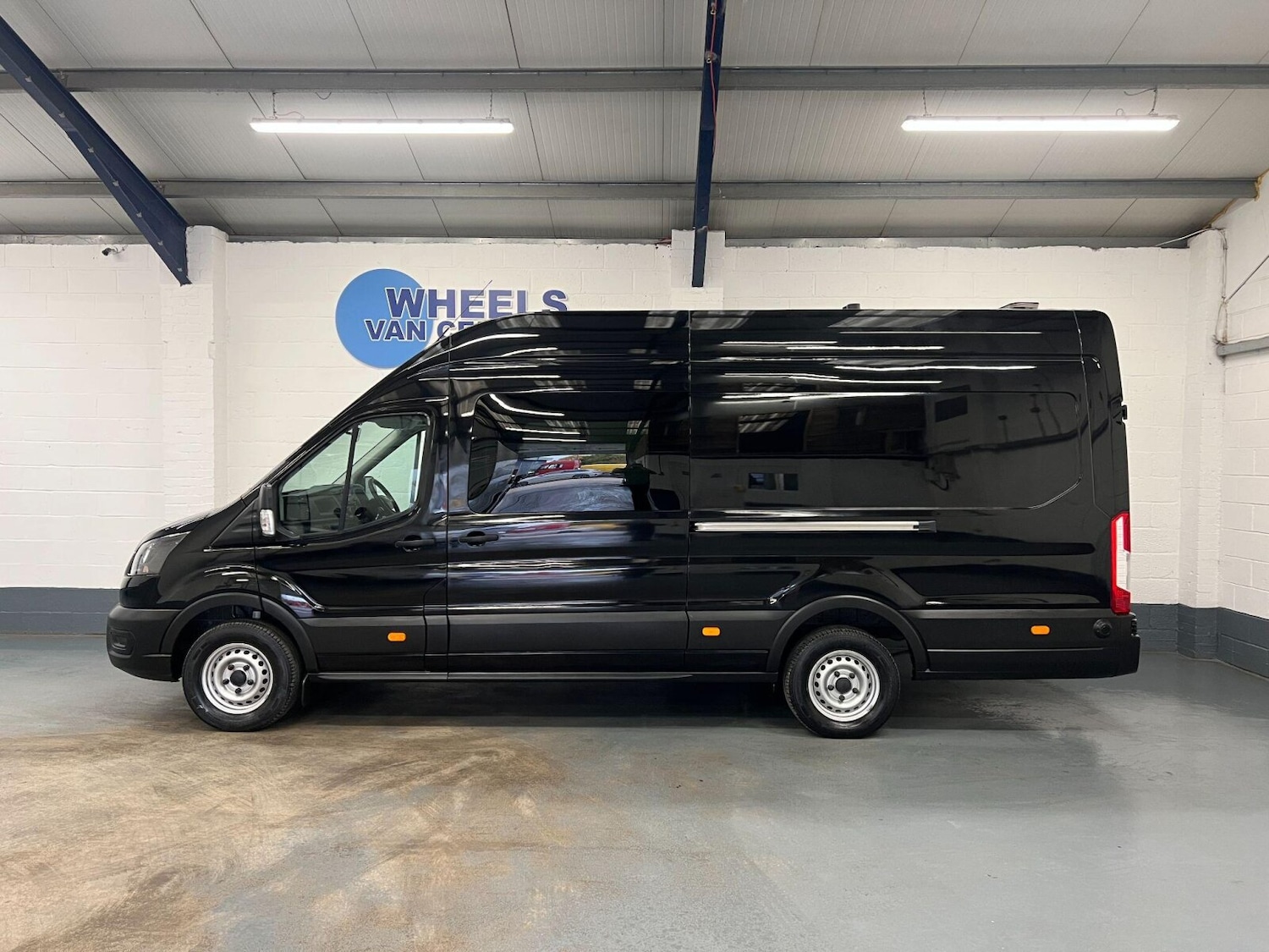 Used Ford Transit 2022 for sale - 76312439: Photo 2