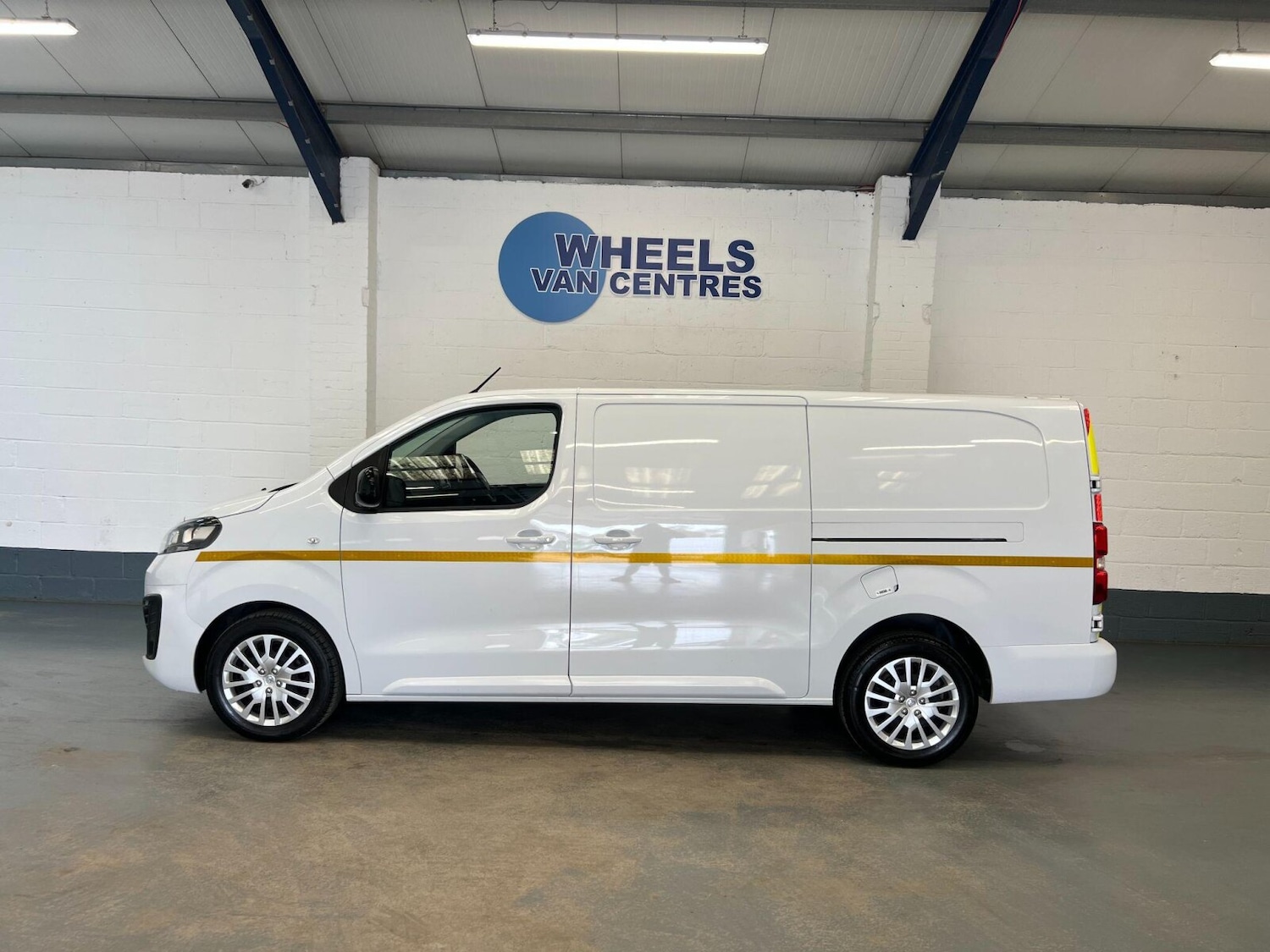 Used Vauxhall Vivaro 2023 for sale - 76869391: Photo 2