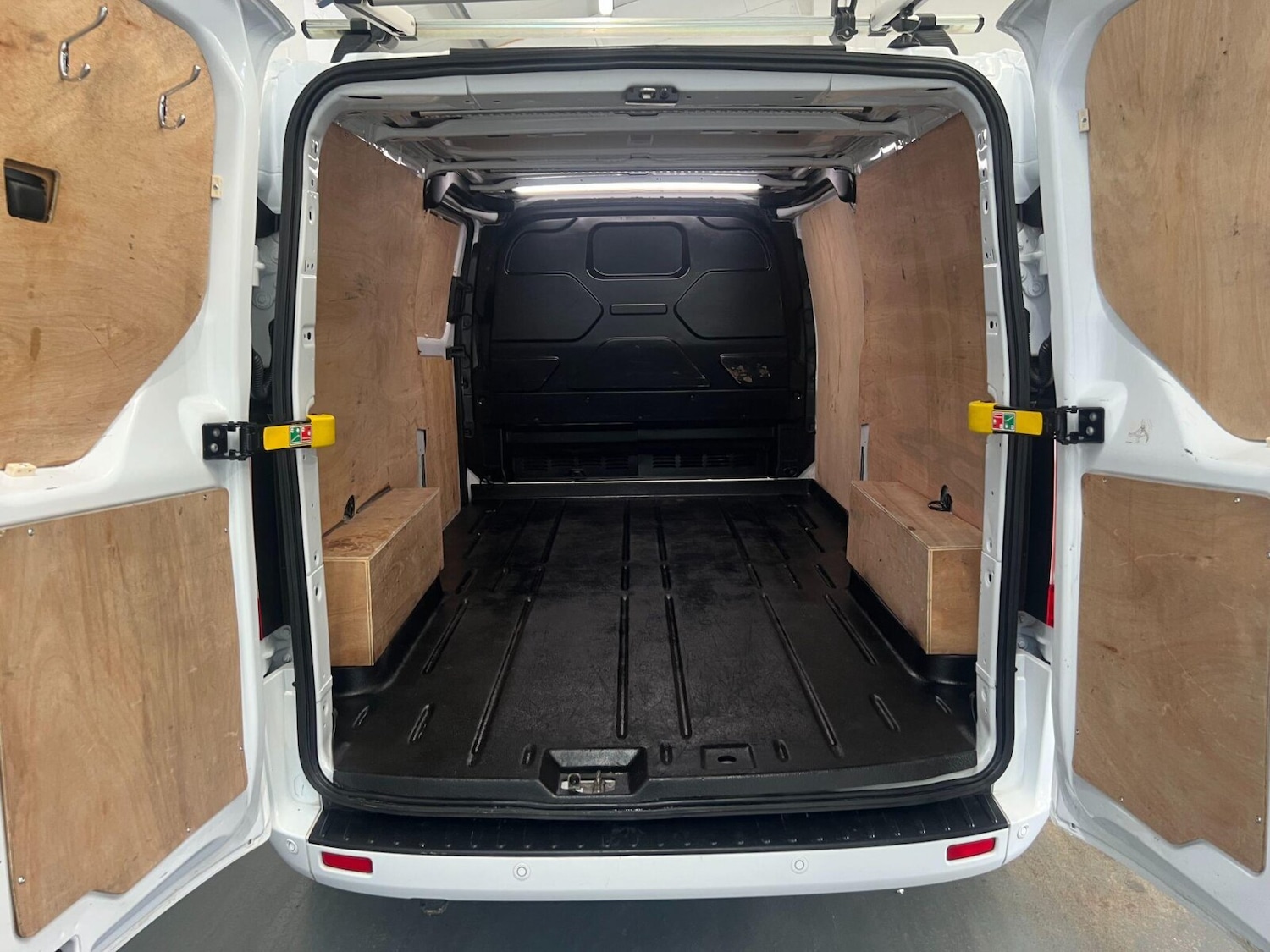 Used Ford Transit Custom 2023 for sale - 76870884: Photo 35