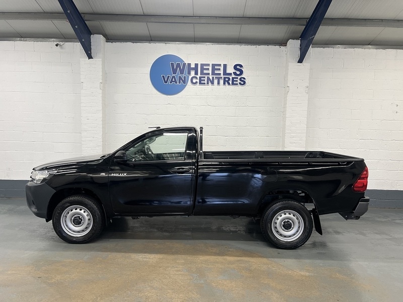 Used Toyota Hilux 2019 for sale - 76904209: Photo 2