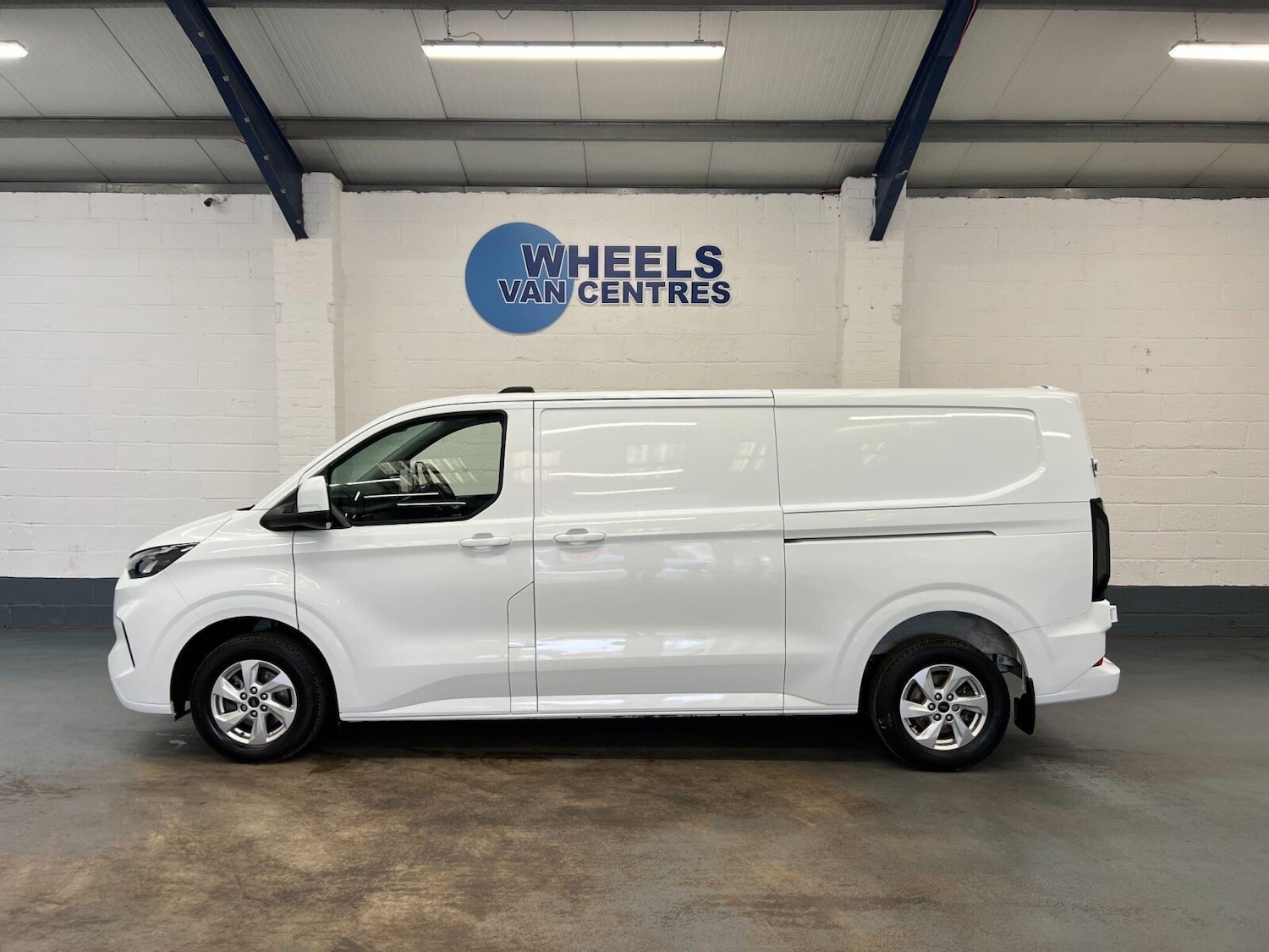 Used Ford Transit Custom 2024 for sale - 76869960: Photo 2