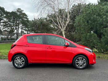 Used Toyota Yaris 2015 for sale - 77330564: Photo