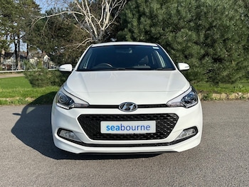 Used Hyundai i20 2016 for sale - 77737477: Photo