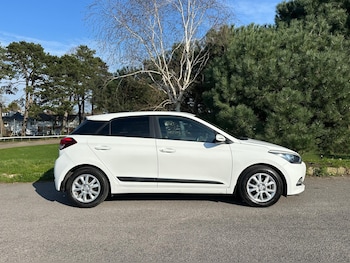 Used Hyundai i20 2016 for sale - 77737477: Photo