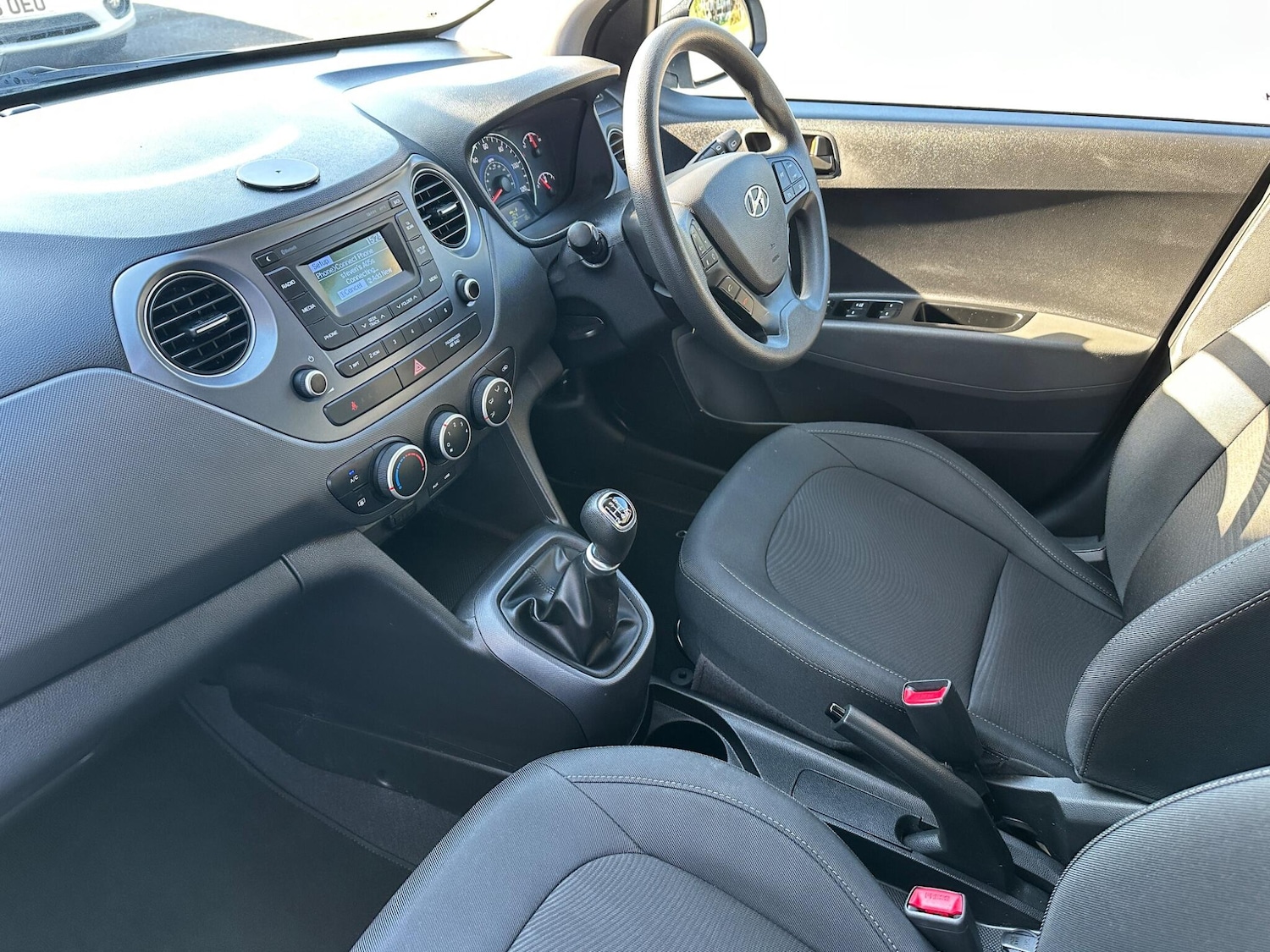 Used Hyundai i10 2018 for sale - 77970281: Photo 9