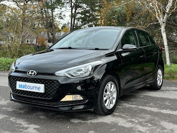 Used Hyundai i20 2018 for sale - 76691170: Photo