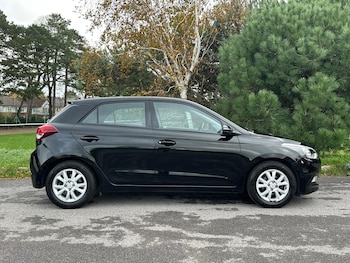 Used Hyundai i20 2018 for sale - 76691170: Photo