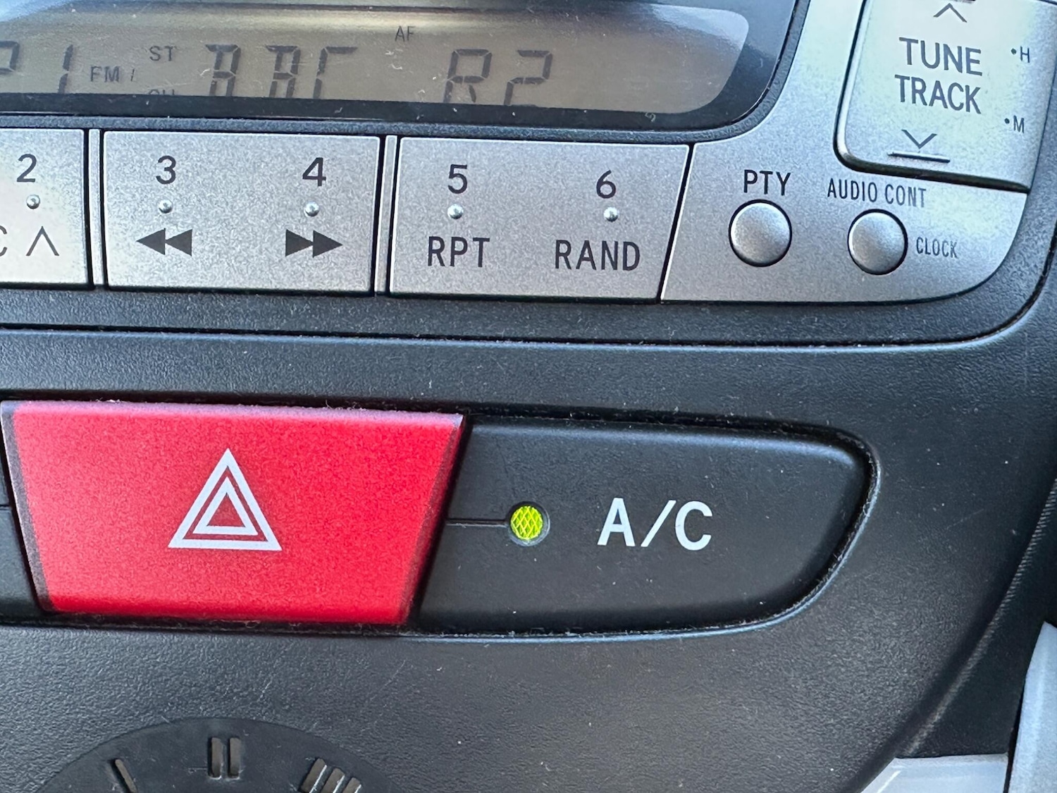 Used Peugeot 107 for sale - 77924770: Photo 11