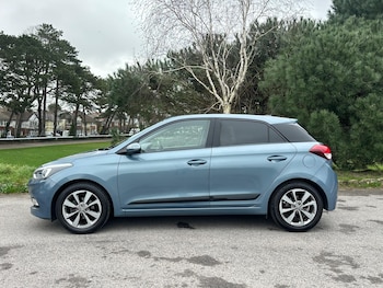 Used Hyundai i20 2017 for sale - 77704611: Photo