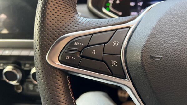 Used Renault Clio 2019 for sale - 76086594: Photo 30