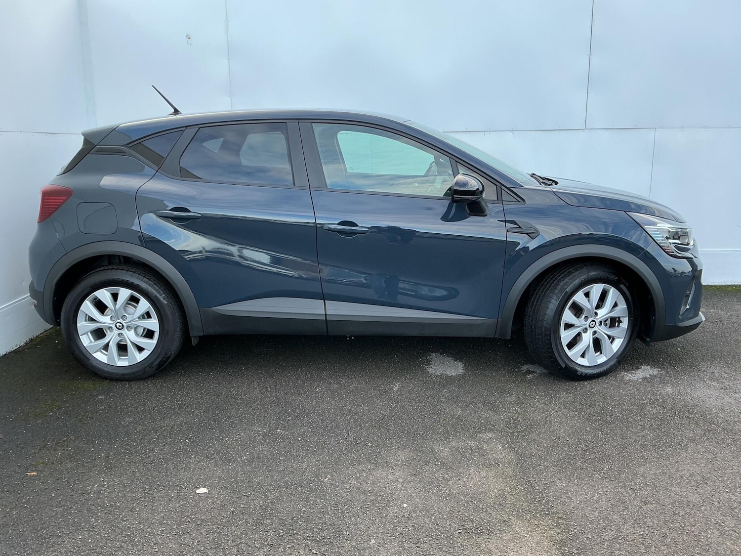 Used Renault Captur 2021 for sale - 76898467: Photo 2