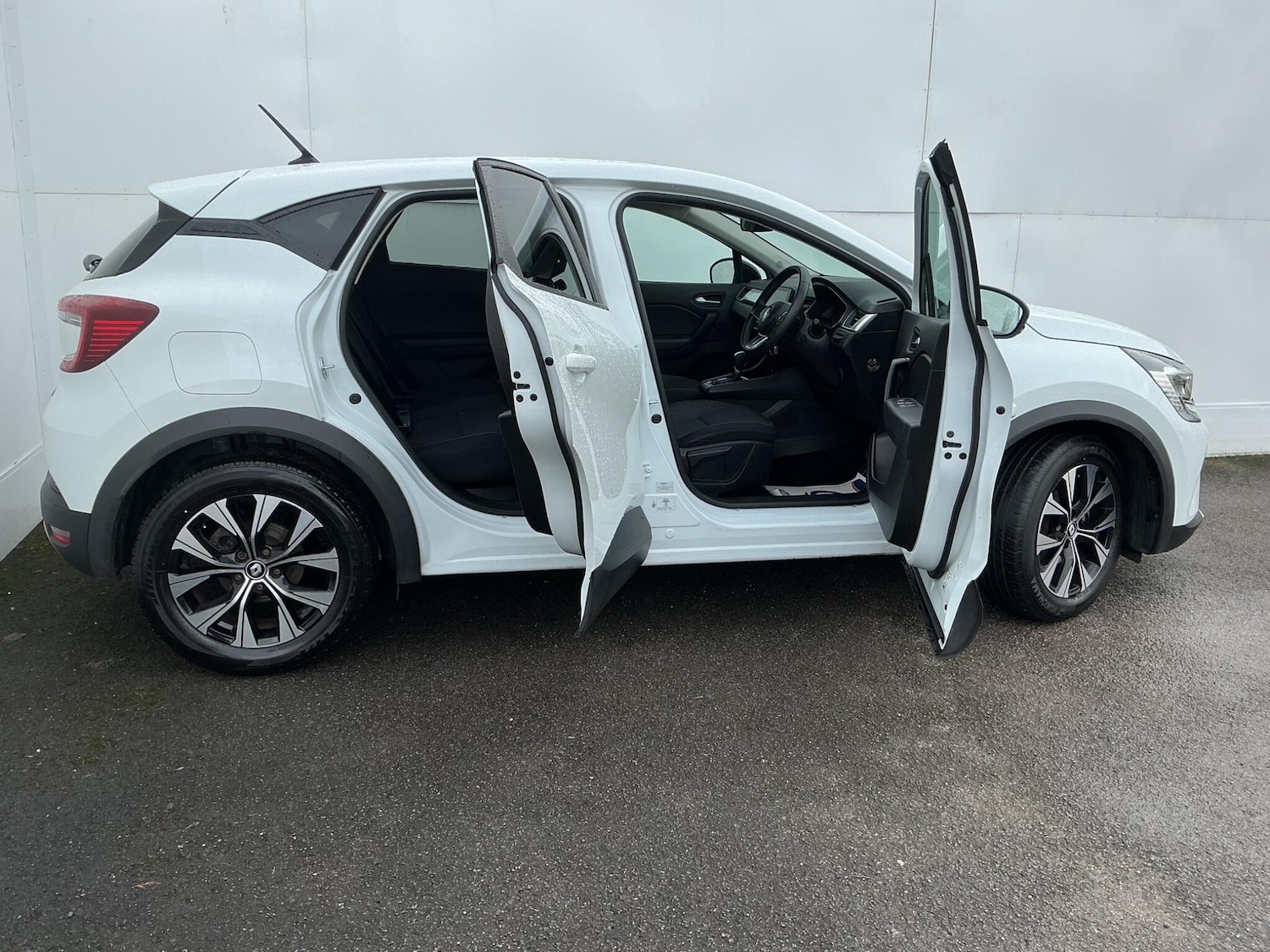 Used Renault Captur 2022 for sale - 77469000: Photo 24