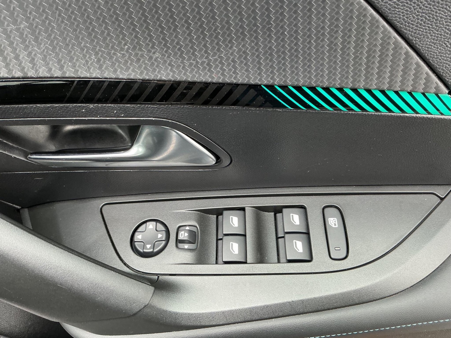 Used Peugeot 2008 2023 for sale - 77892125: Photo 18