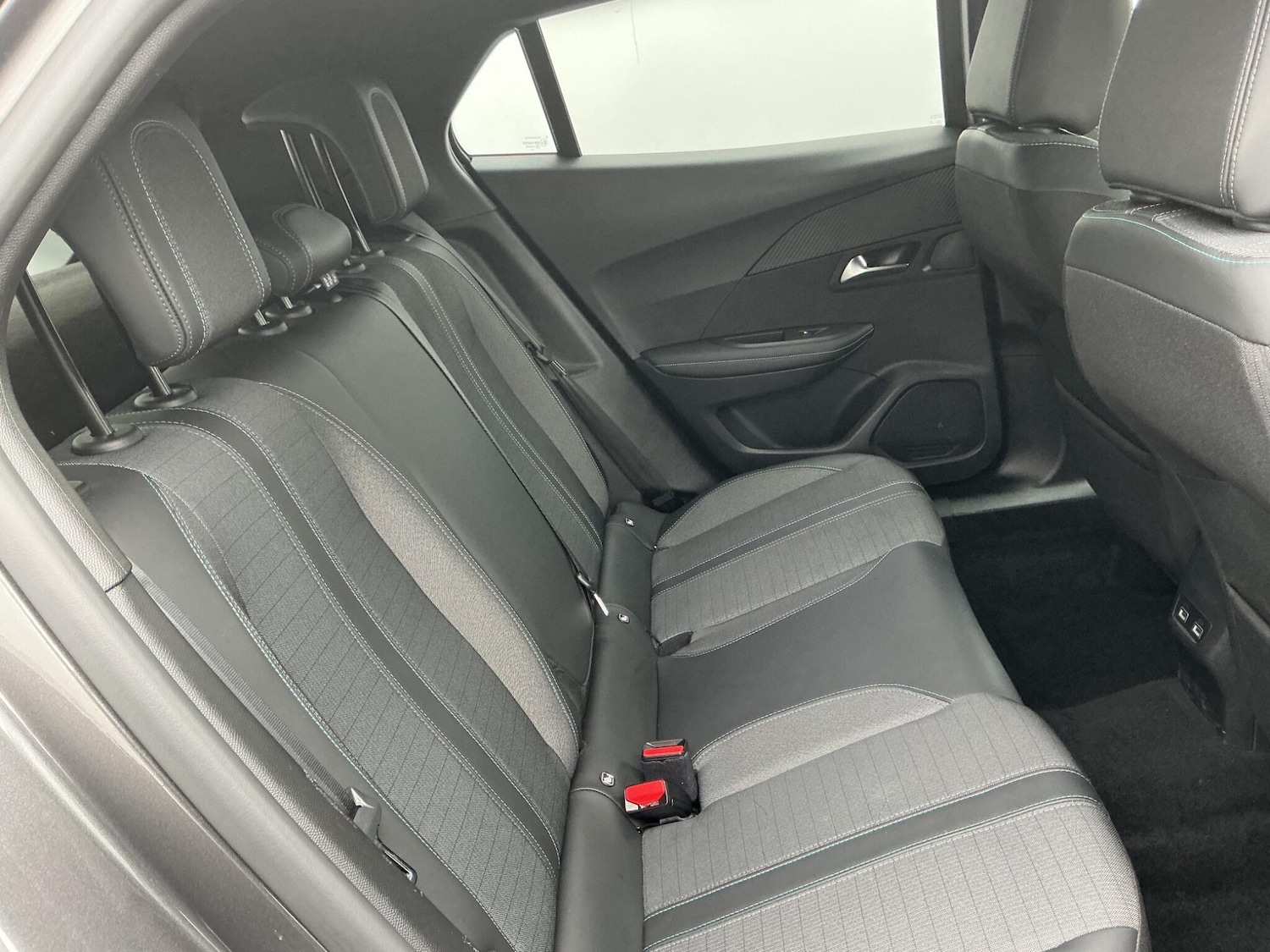 Used Peugeot 2008 2023 for sale - 77892125: Photo 8