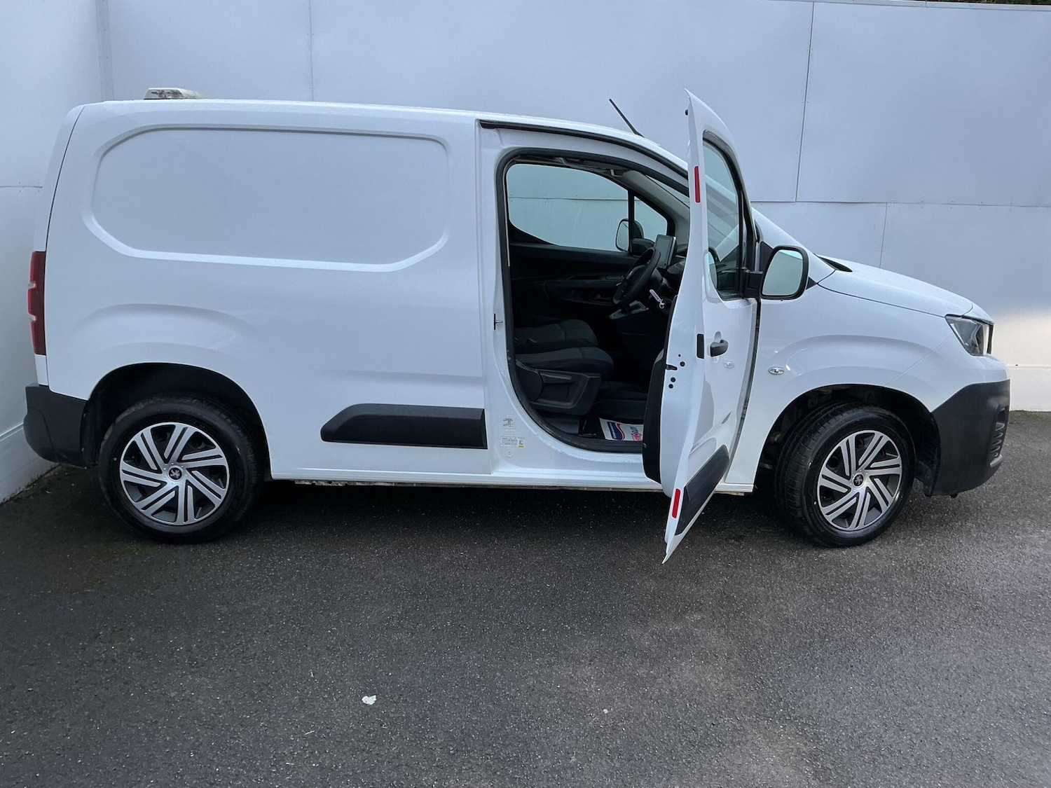 Used Peugeot Partner 2022 for sale - 76632720: Photo 17