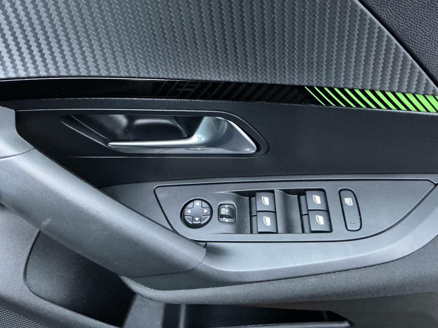 Used Peugeot 2008 2023 for sale - 76752945: Photo 18