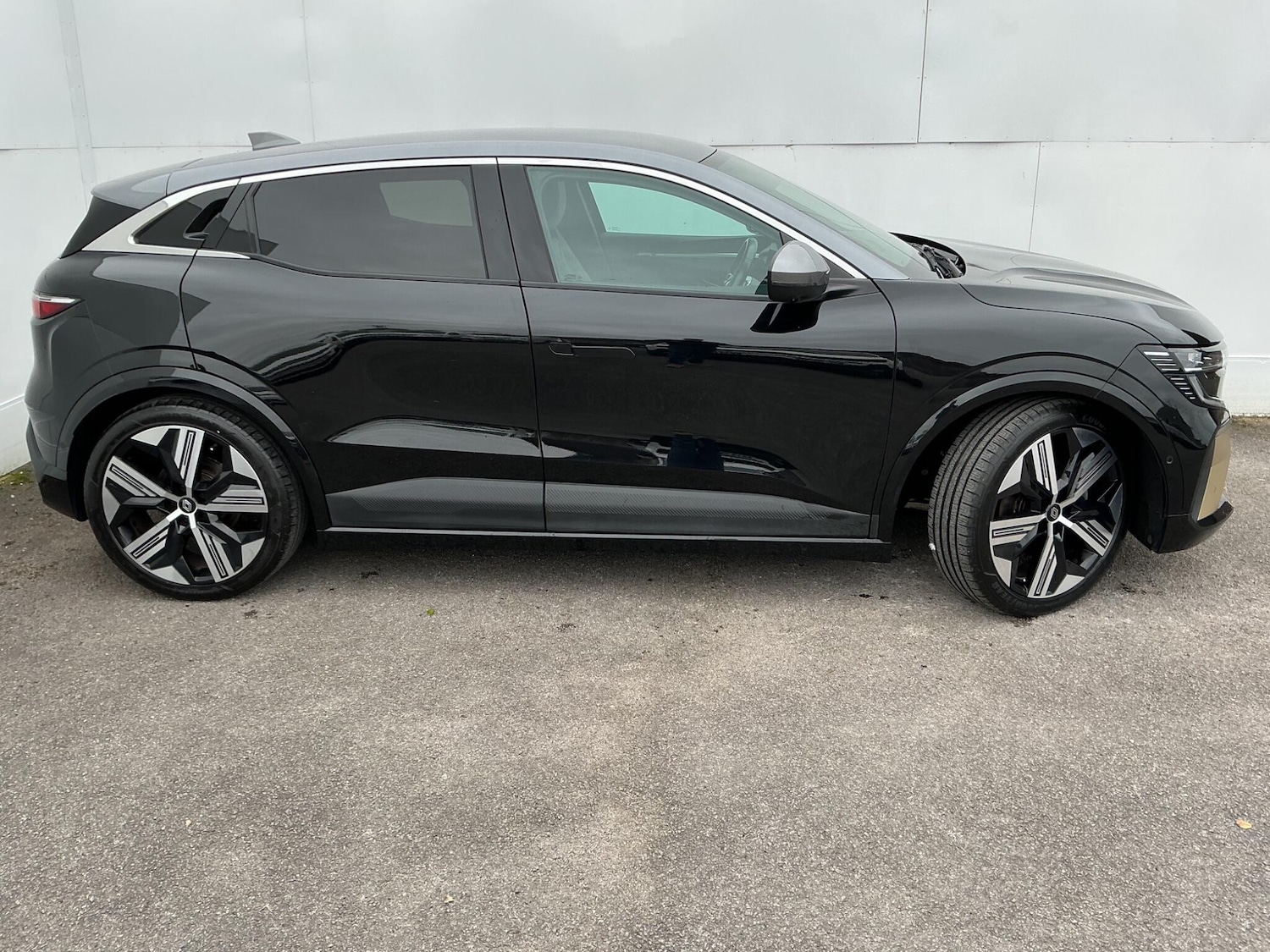 Used Renault Megane E Tech 2024 for sale - 77633075: Photo 2