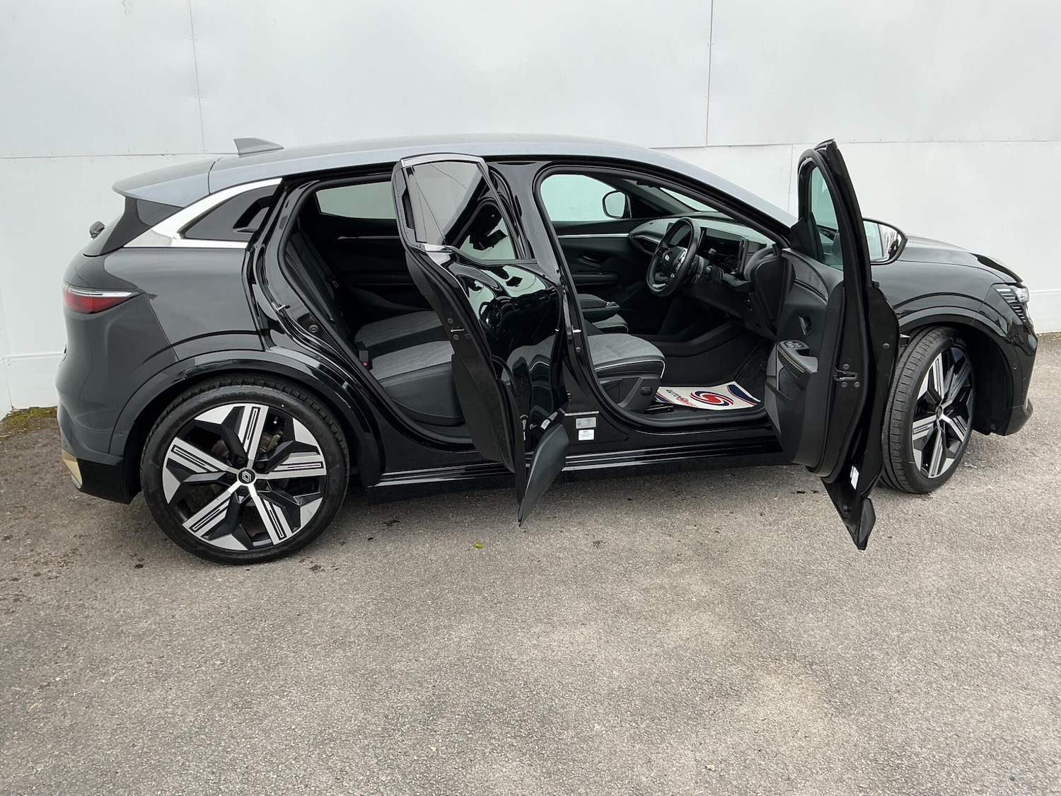 Used Renault Megane E Tech 2024 for sale - 77633075: Photo 21