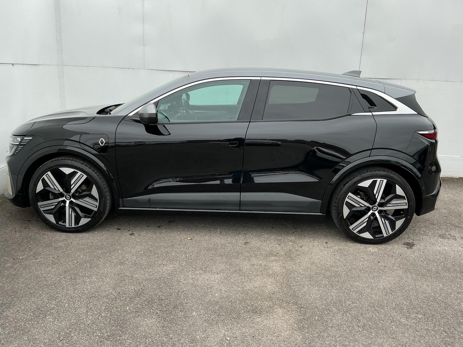 Used Renault Megane E Tech 2024 for sale - 77633075: Photo 3