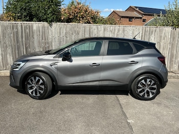 Used Renault Captur 2023 for sale - 79609491: Photo