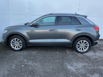 Used Volkswagen T-Roc 2022 for sale - 76549882: Photo