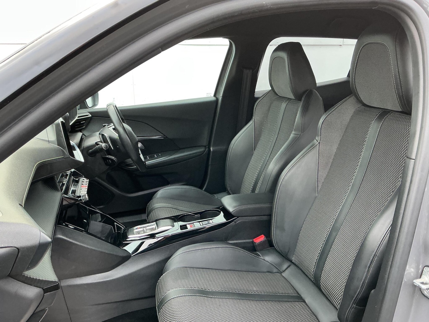 Used Peugeot 2008 2023 for sale - 77120589: Photo 7