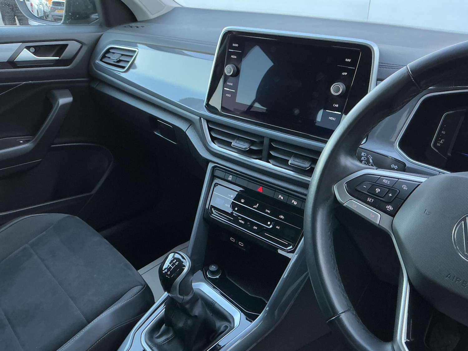 Used Volkswagen T-Roc 2022 for sale - 76995400: Photo 11