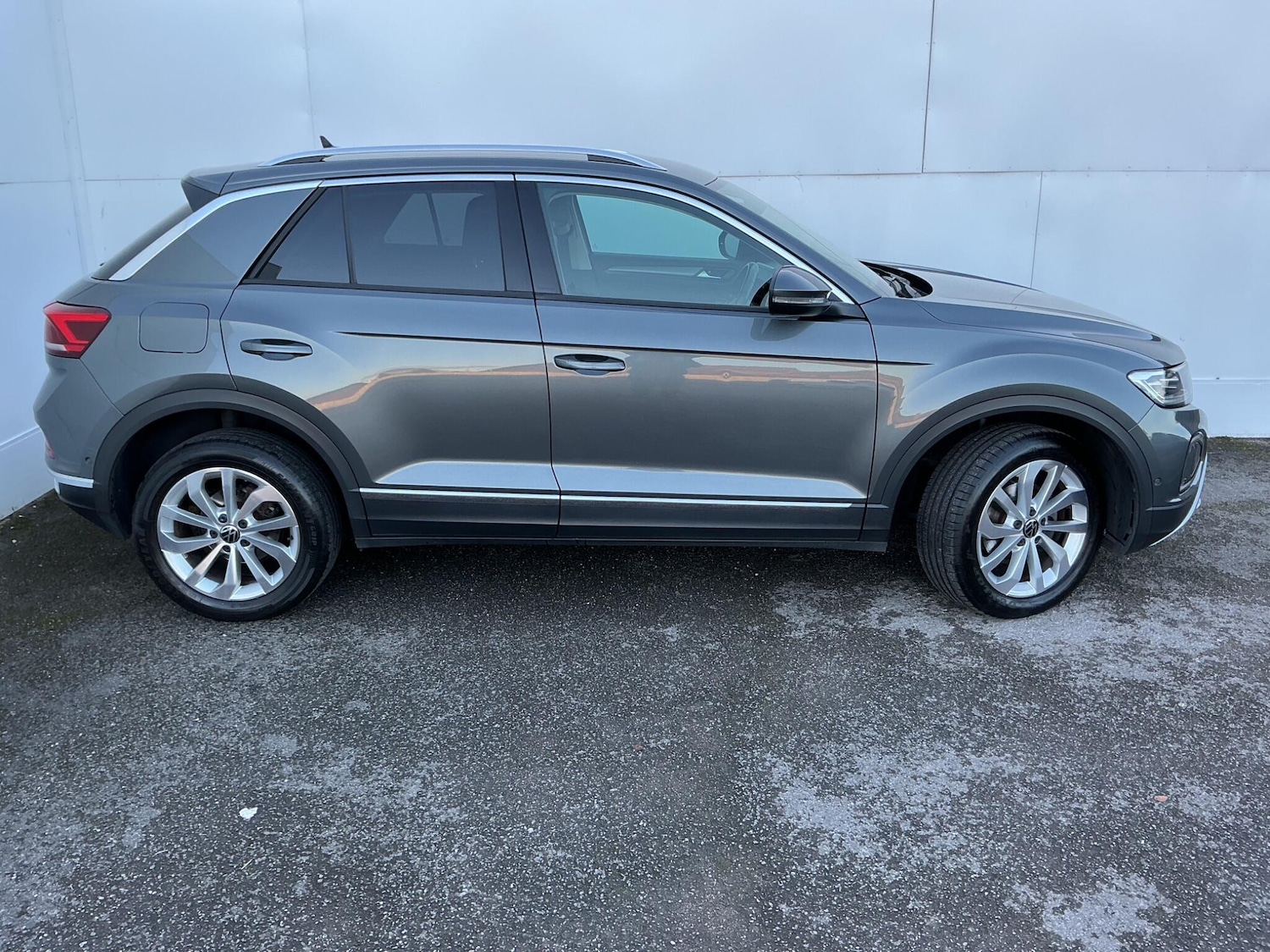Used Volkswagen T-Roc 2022 for sale - 76995400: Photo 2
