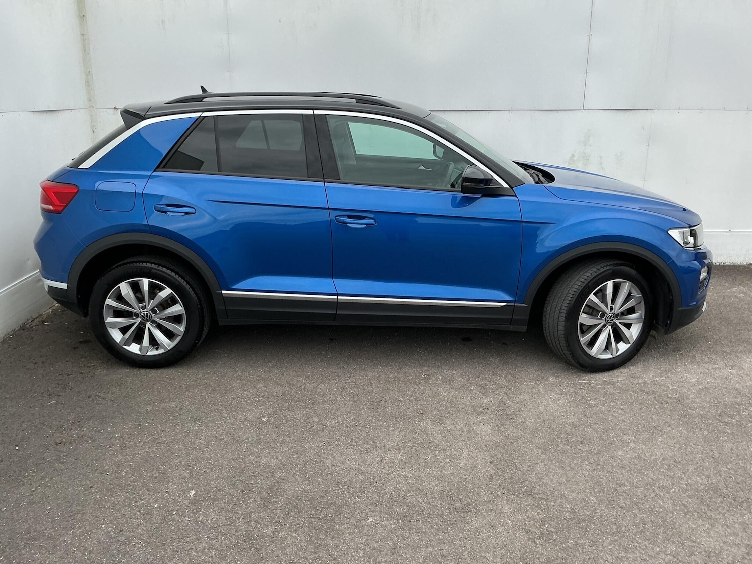 Used Volkswagen T-Roc 2021 for sale - 76283687: Photo 2