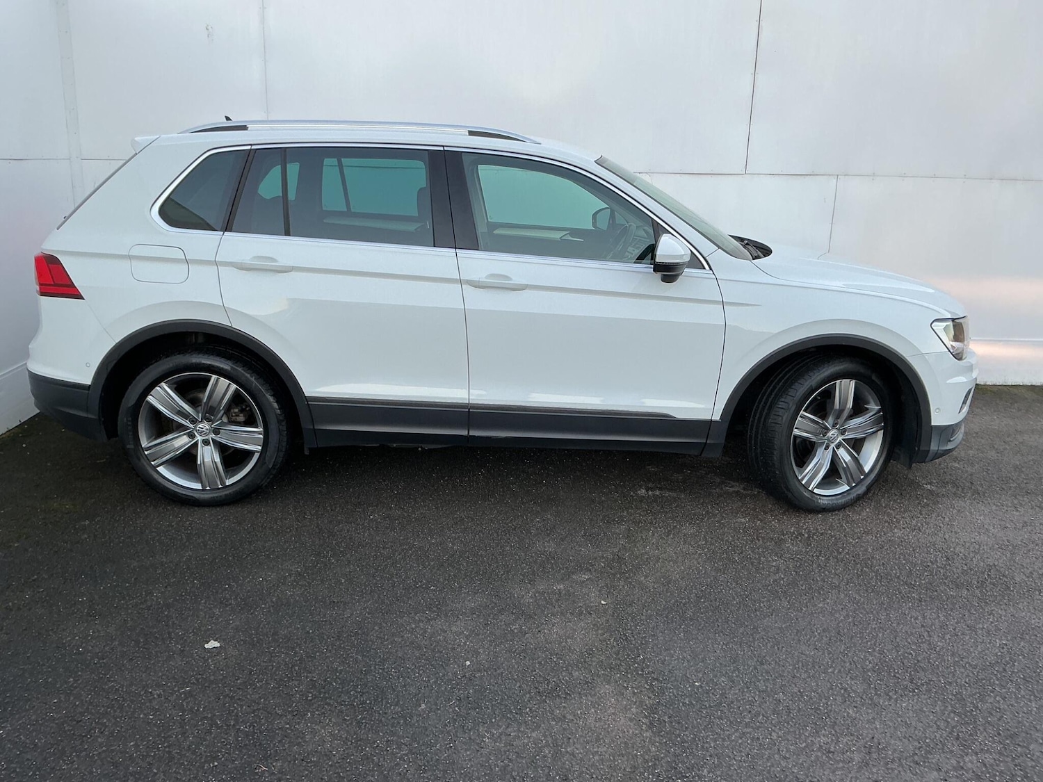 Used Volkswagen Tiguan 2019 for sale - 77040136: Photo 2