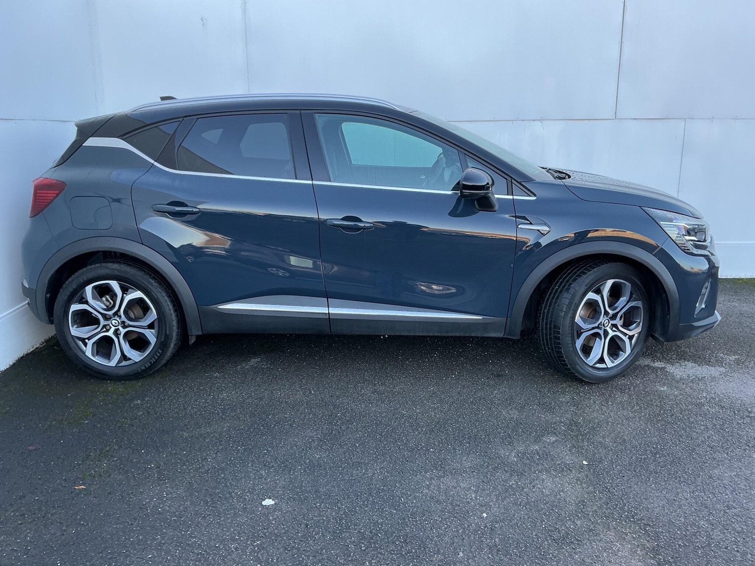 Used Renault Captur 2023 for sale - 77040024: Photo 2