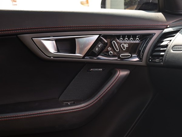 Used Jaguar F-Type 2015 for sale - 75467389: Photo 41