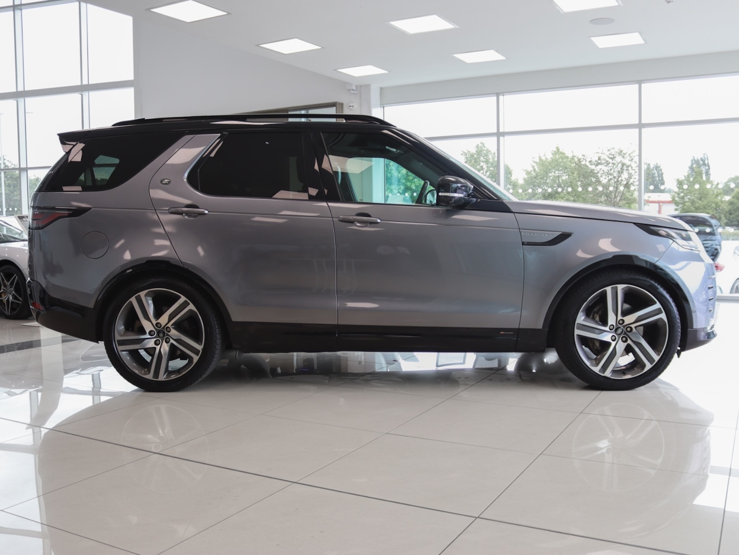 Used Land Rover Discovery 2021 for sale - 76452307: Photo 2