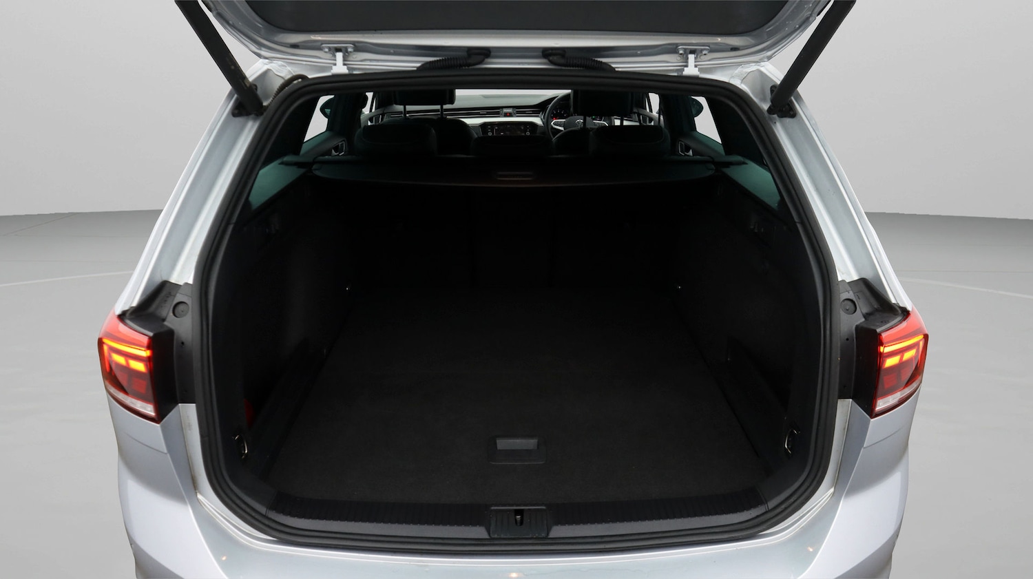 Used Volkswagen Passat 2023 for sale - 77516399: Photo 17